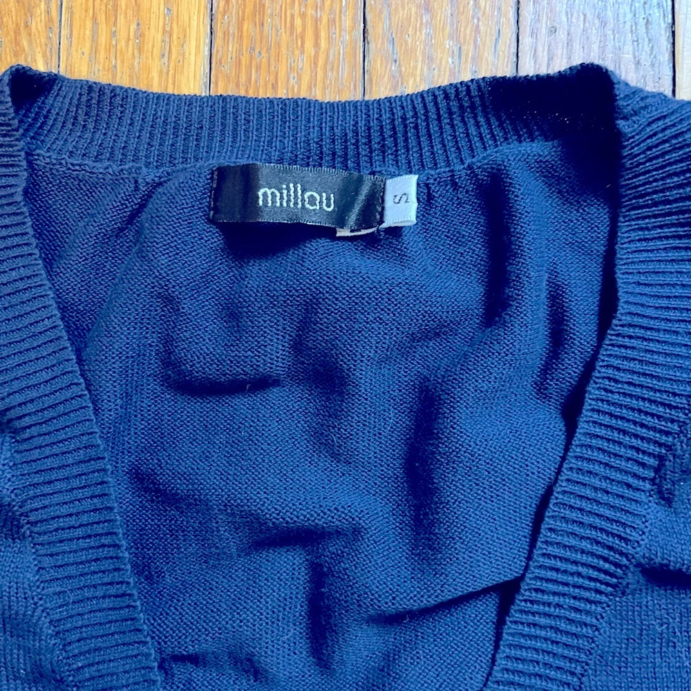 Millau Sleeveless, V neck, Button Up sweater. Size Small. EUC